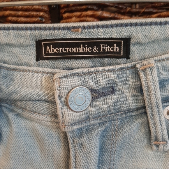 Abercrombie & Fitch 24 x 28 High Rise Distressed Light Wash Denim Skinny Jeans - Picture 5 of 16